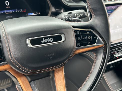 Used 2022 Jeep Grand Cherokee Summit AWD/4WD image 25