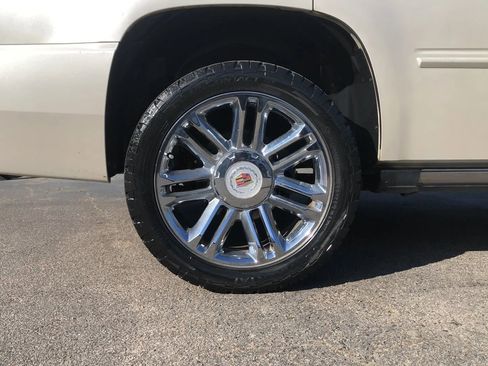 Used 2012 Cadillac Escalade Premium image 7