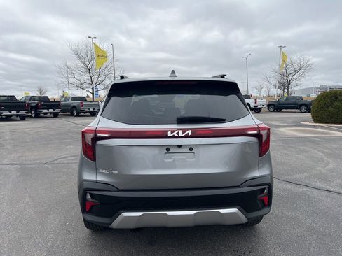 Used 2025 Kia Seltos S image 4