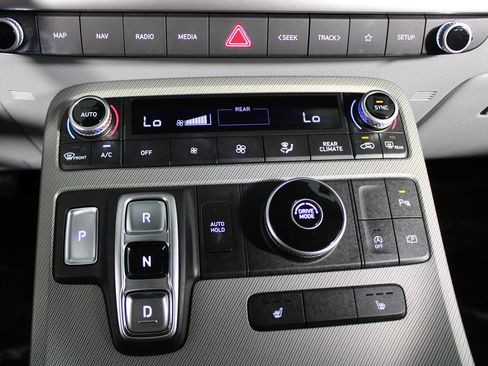Used 2025 Hyundai Palisade SEL FWD image 17