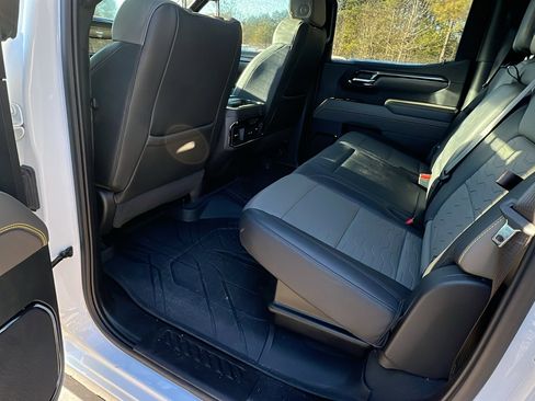 Used 2022 Chevrolet Silverado 1500 ZR2 w/ Technology Package image 24