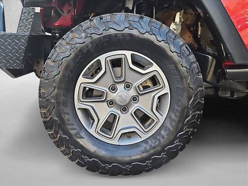 Used 2013 Jeep Wrangler Unlimited Rubicon w/ Connectivity Group AWD/4WD image 23