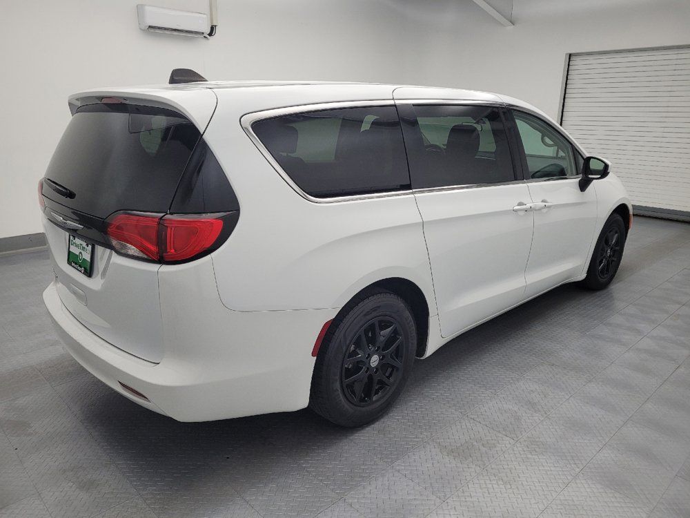 Used 2022 Chrysler Voyager LX FWD image 10