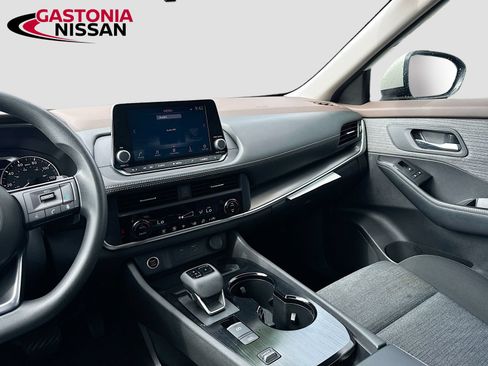 Used 2023 Nissan Rogue SV FWD image 30
