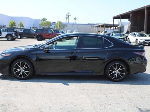 Used 2024 Toyota Camry SE FWD image 7