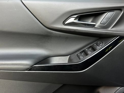 Used 2025 Chevrolet Equinox LT AWD/4WD image 12