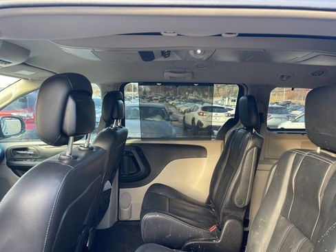 Used 2016 Chrysler Town & Country Touring w/ Driver Convenience Group image 17