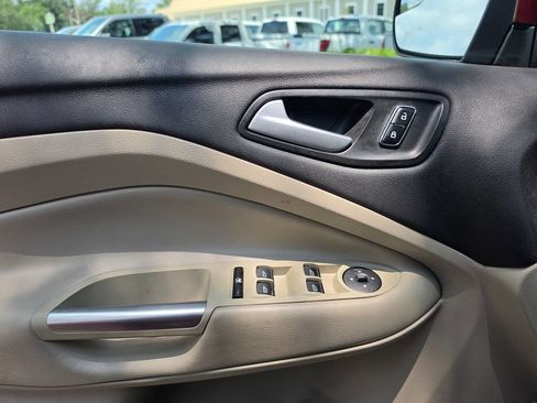 Used 2015 Ford Escape SE FWD image 20