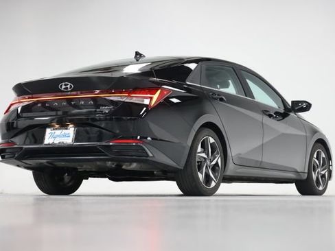 Used 2022 Hyundai Elantra Limited FWD image 14