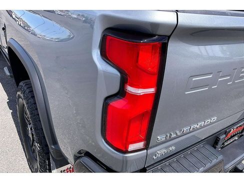 Used 2024 Chevrolet Silverado 2500 ZR2 w/ Technology Package AWD/4WD image 31