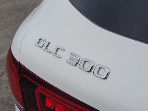 Certified 2022 Mercedes-Benz GLC 300 image 7