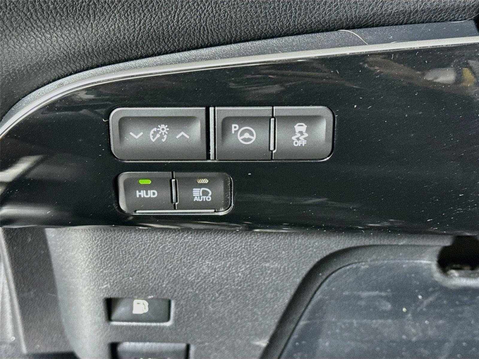 Used 2020 Toyota Prius XLE w/ Advanced Technology Package AWD/4WD image 11