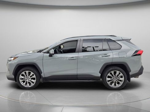 Used 2022 Toyota RAV4 XLE Premium AWD/4WD image 4