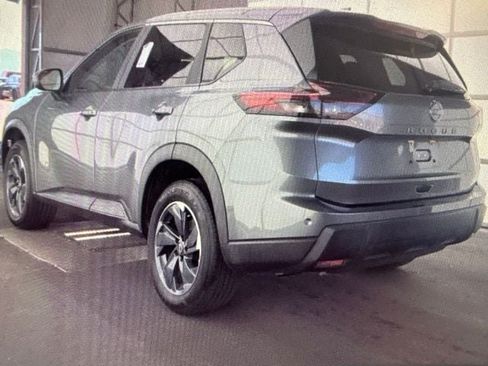 Certified 2025 Nissan Rogue SV FWD image 10