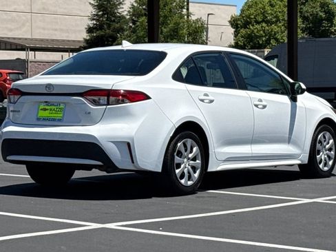 Used 2021 Toyota Corolla LE FWD image 11