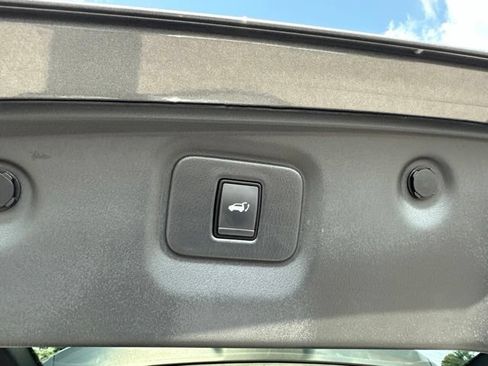 Used 2020 Nissan Pathfinder SL AWD/4WD image 25