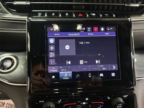 Used 2023 Jeep Grand Cherokee Altitude image 21