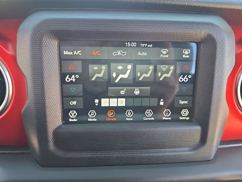 Used 2021 Jeep Gladiator Rubicon w/ LED Lighting Group AWD/4WD image 9