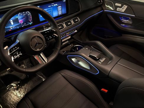 New 2026 Mercedes-Benz GLS 580 4MATIC image 9