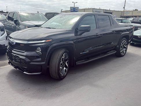 Used 2025 Chevrolet Silverado EV RST AWD/4WD image 1
