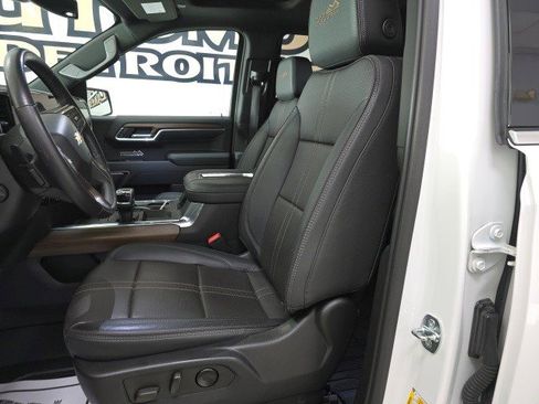 Certified 2022 Chevrolet Silverado 1500 High Country w/ High Country Premium Package image 17