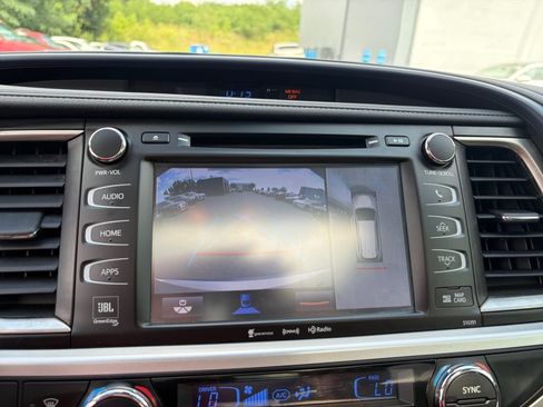 Used 2019 Toyota Highlander Limited Platinum AWD/4WD image 19