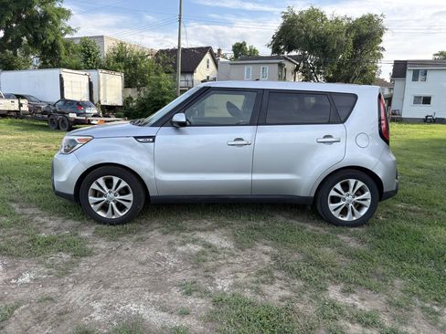 Used 2015 Kia Soul + FWD image 2