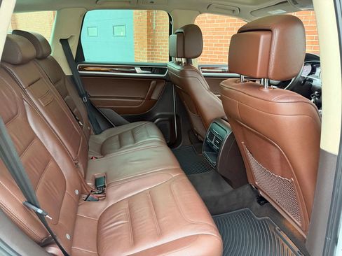 Used 2013 Volkswagen Touareg VR6 image 18