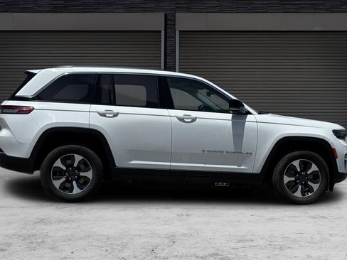 Used 2024 Jeep Grand Cherokee Limited 4xe AWD/4WD image 3