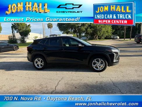 Used 2024 Chevrolet Trax LS w/ LS Convenience Package FWD image 12
