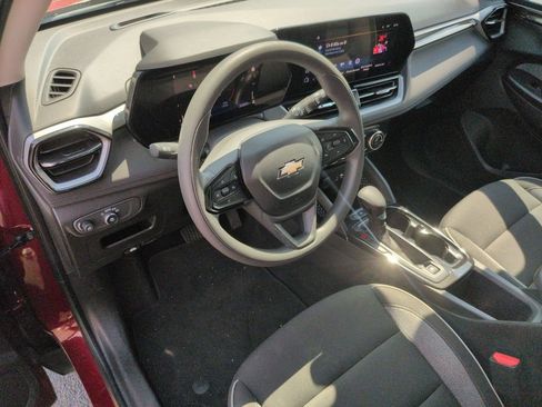 Used 2025 Chevrolet TrailBlazer LT AWD/4WD image 16