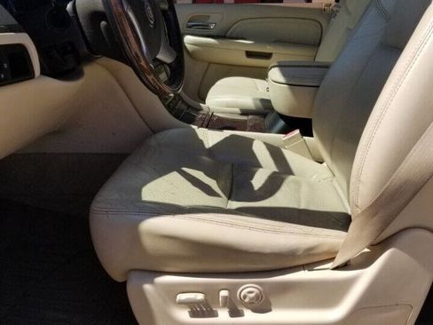 Used 2007 Cadillac Escalade AWD w/ Information Package image 5