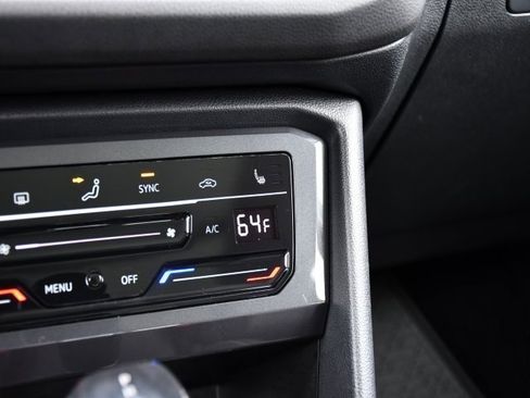 Used 2022 Volkswagen Tiguan SE image 17