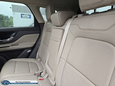 Used 2021 Lincoln Corsair AWD w/ Premium Package image 38