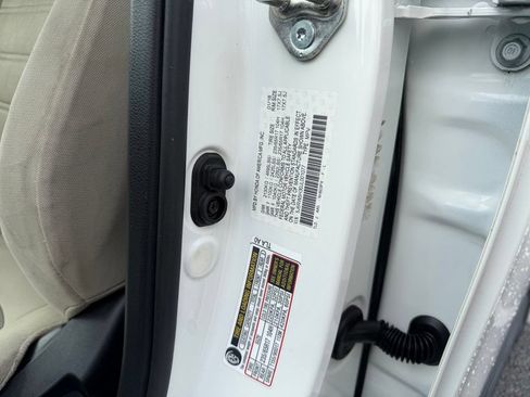 Used 2018 Honda CR-V LX image 34