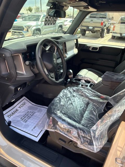 Used 2025 Ford Bronco Outer Banks AWD/4WD image 3