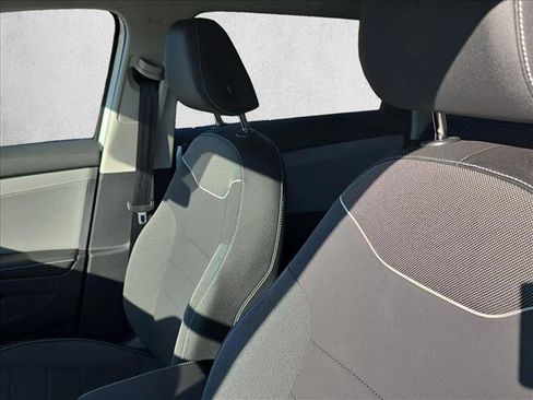 Used 2024 Volkswagen Taos SE image 15