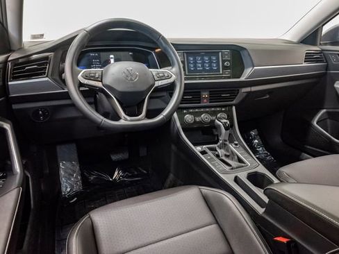Used 2024 Volkswagen Jetta SE FWD image 7