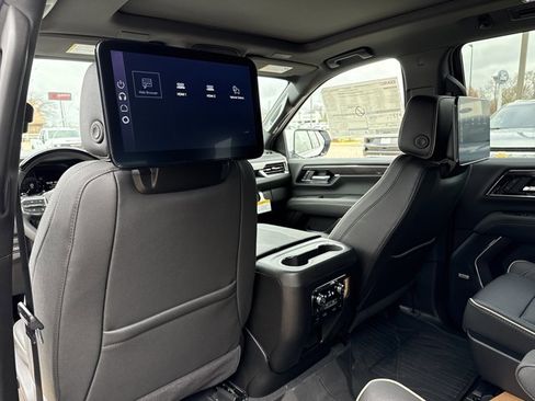 New 2026 GMC Yukon Elevation image 8