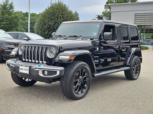 Used 2023 Jeep Wrangler Unlimited Sahara w/ Cold Weather Group AWD/4WD image 3