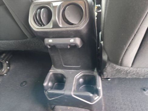 Used 2019 Jeep Wrangler Unlimited Sport S AWD/4WD image 19