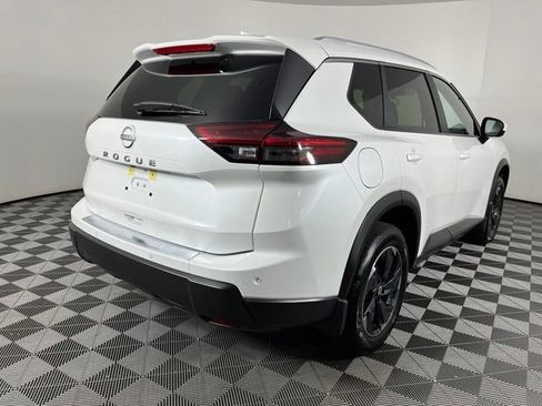 Certified 2025 Nissan Rogue SV w/ SV Premium Package FWD image 11
