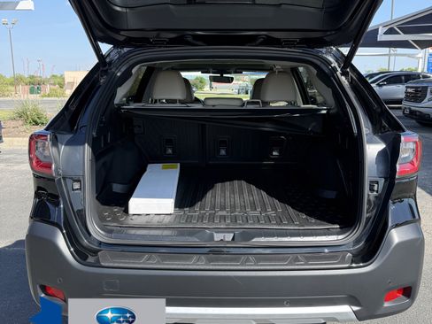 Used 2025 Subaru Outback Limited AWD/4WD image 9