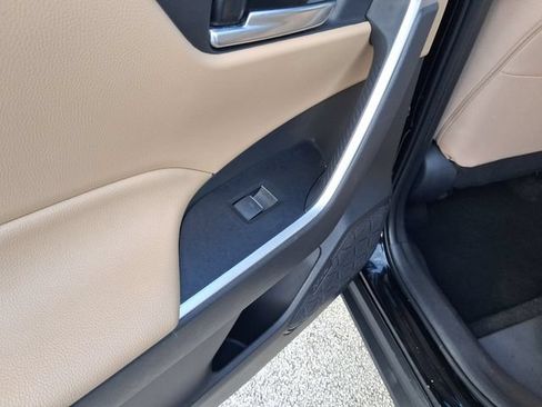 Used 2025 Toyota RAV4 XLE w/ Convenience Package FWD image 10