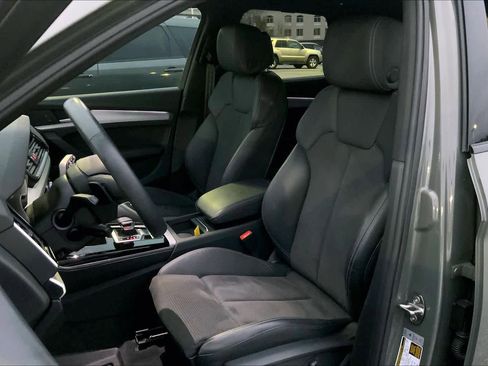 Used 2024 Audi Q5 e Prestige w/ Prestige Package image 7