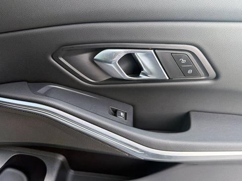 Certified 2025 BMW 330i Sedan image 21