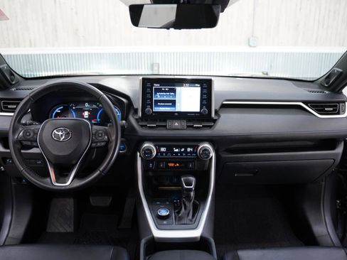 Used 2020 Toyota RAV4 XSE image 17