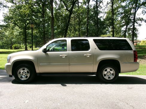 Used 2008 Chevrolet Suburban LT w/ LT Preferred Equipment Group RWD image 8