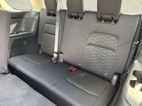 Used 2025 Nissan Pathfinder SV FWD image 27