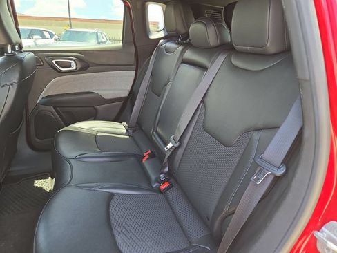 Used 2025 Jeep Compass Latitude w/ Sun & Sound Group AWD/4WD image 27